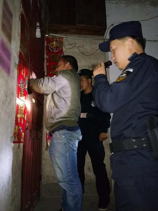 北海粗心妈妈误将幼女锁家中 