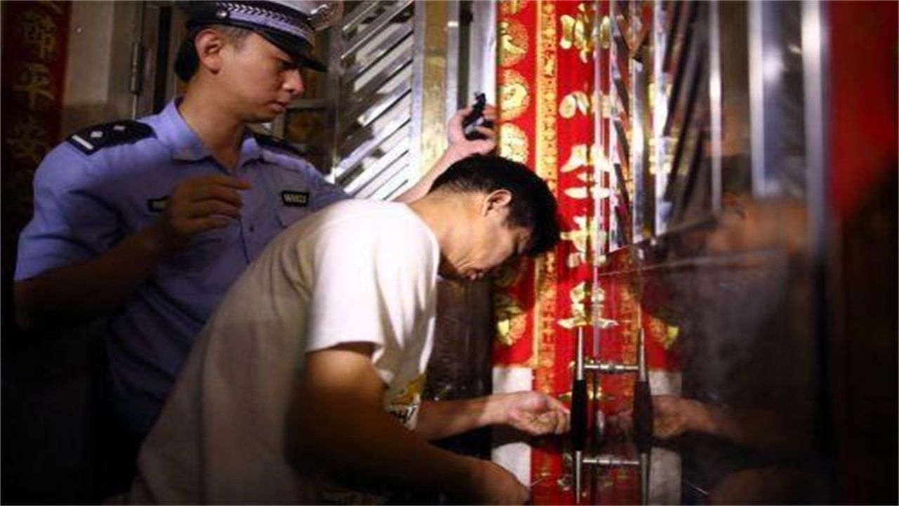 北海请开锁师傅开了锁后，师傅